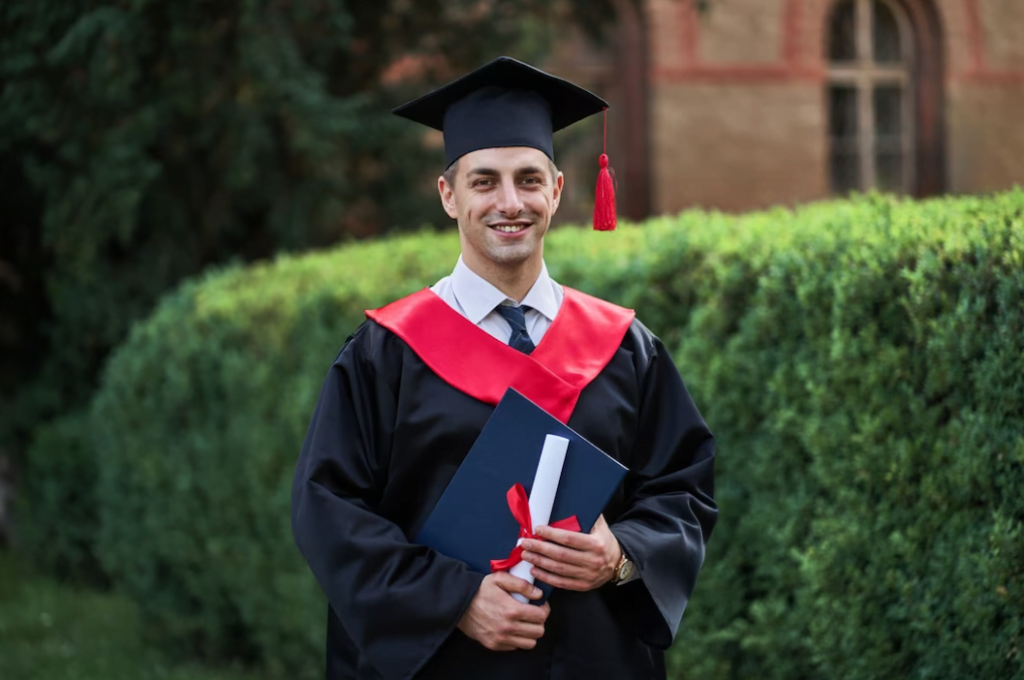 جامعة استينيا