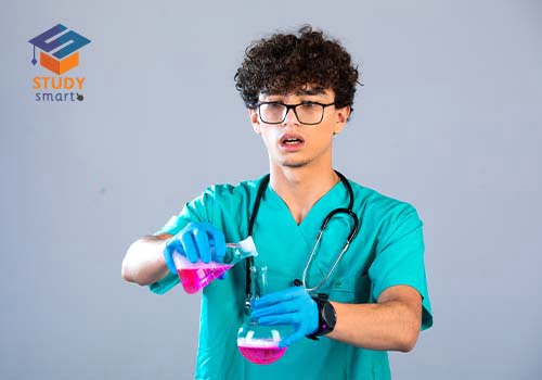 كلية الصيدلة في جامعة الشرق الأدنى
